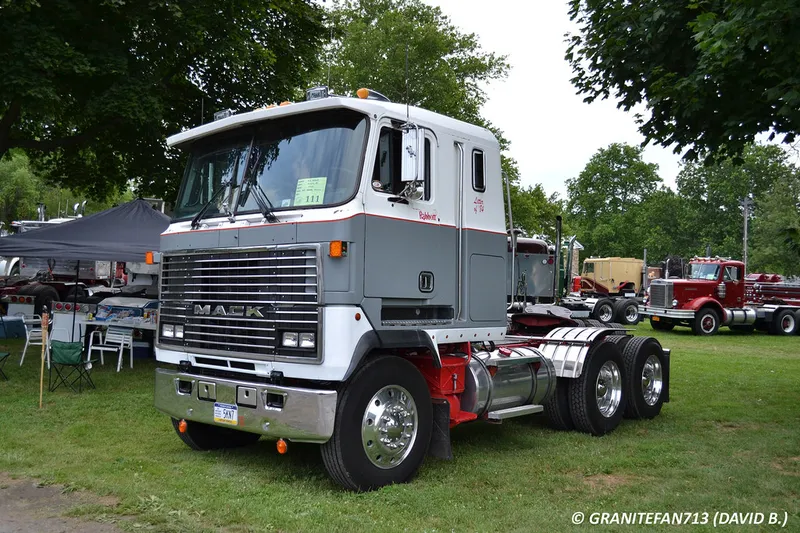 Mack cabover photo - 4