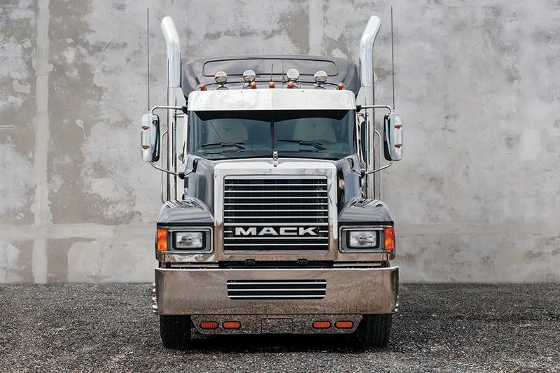 Mack truck photo - 7