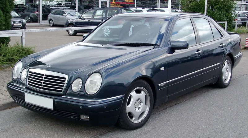 Mercedes-benz 210 photo - 1
