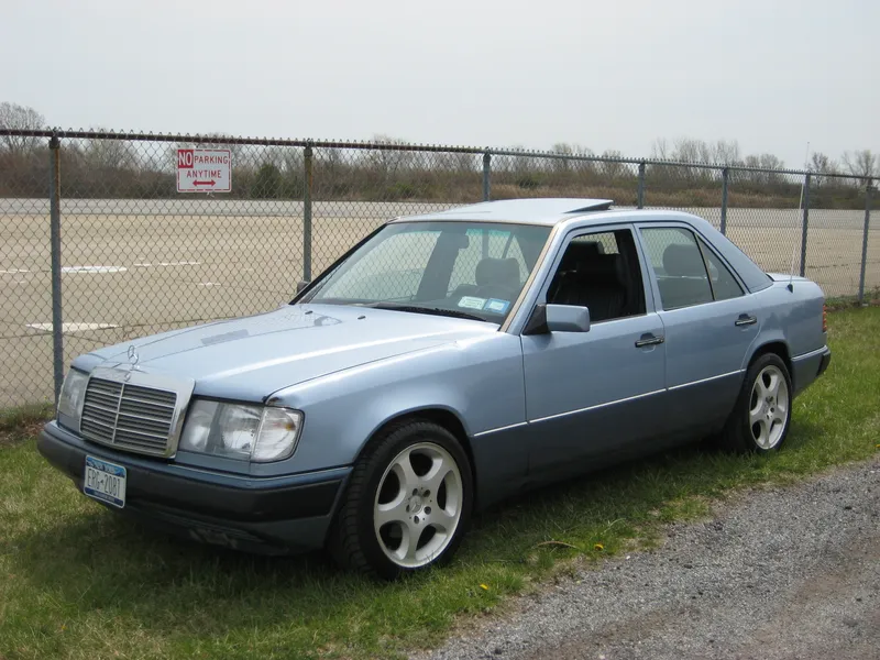 Mercedes-benz 300e photo - 9