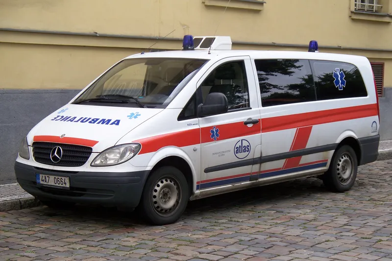 Mercedes-benz ambulance photo - 3