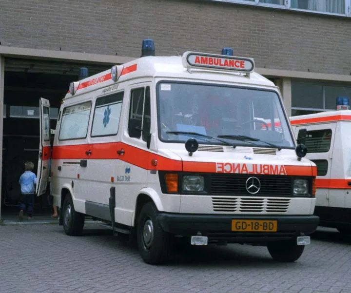 Mercedes-benz ambulance photo - 5