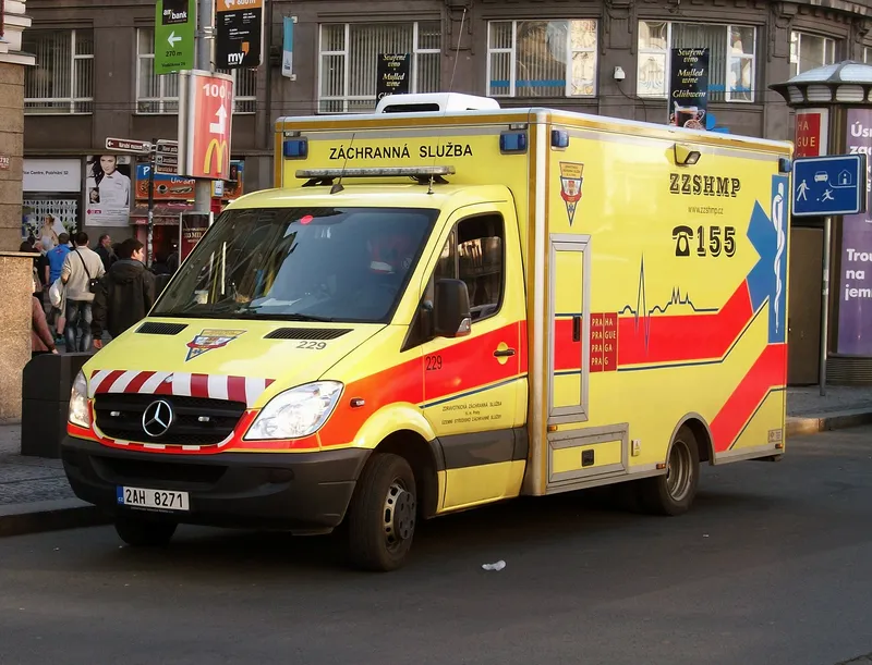 Mercedes-benz ambulans photo - 10