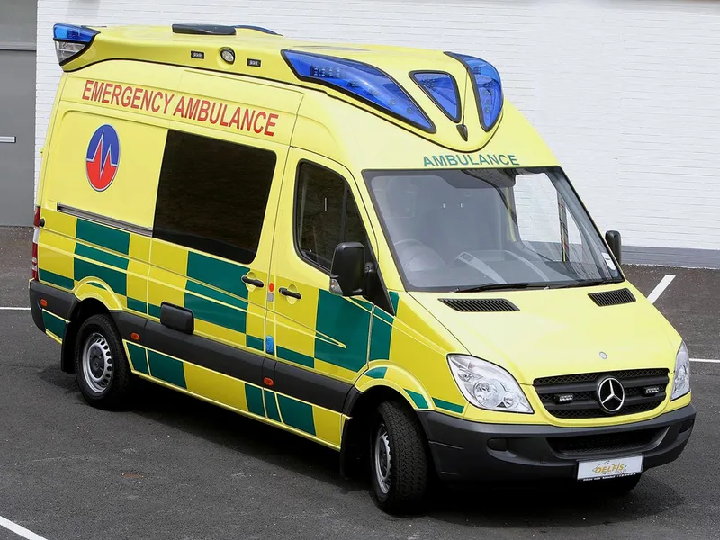Mercedes-benz ambulans photo - 2