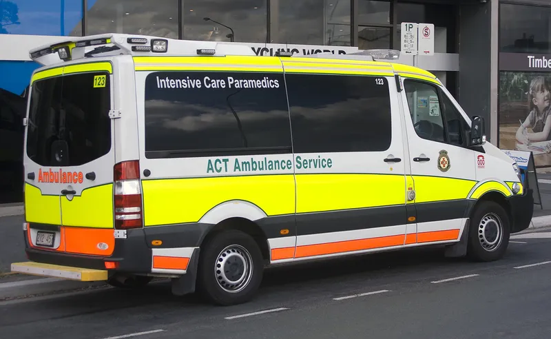 Mercedes-benz ambulans photo - 3