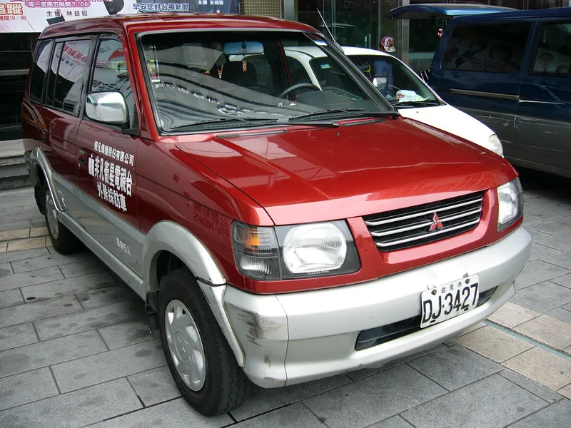 Mitsubishi freeca photo - 8