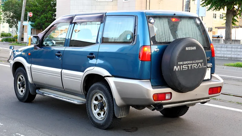 Nissan mistral photo - 1