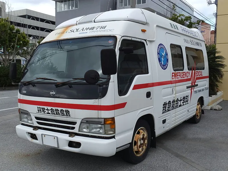 Nissan paramedic photo - 7
