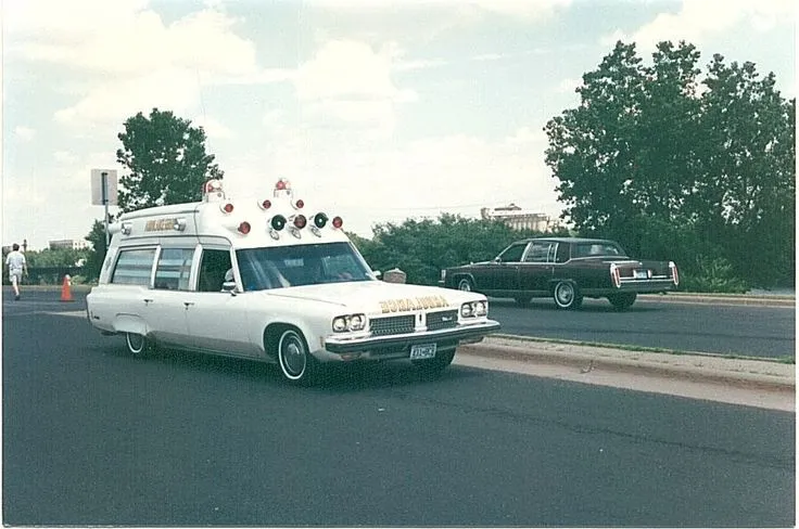 Oldsmobile ambulance photo - 9