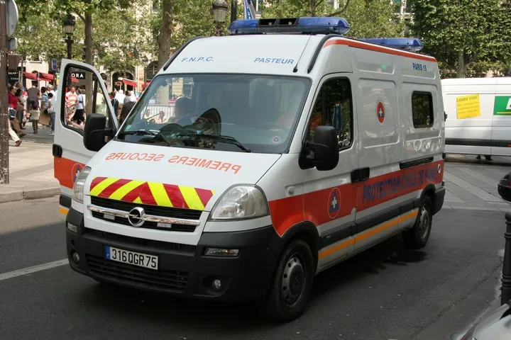 Opel ambulance photo - 3