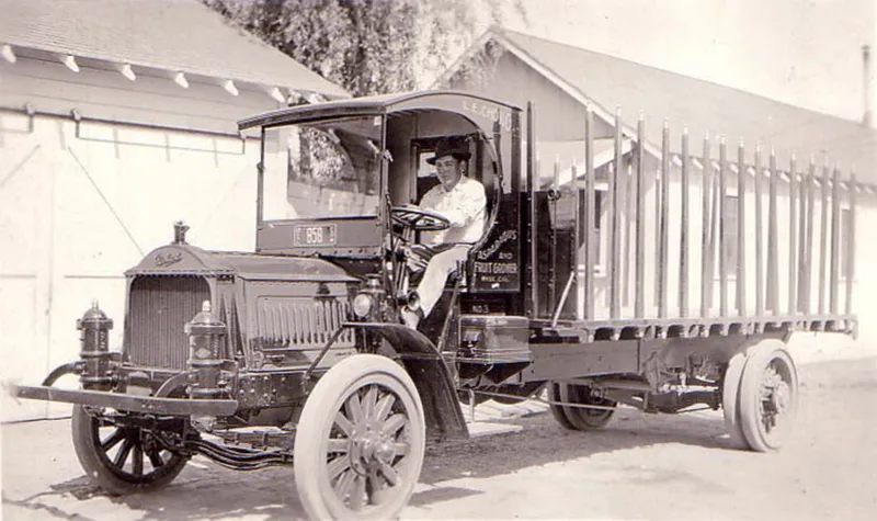 Packard truck photo - 5