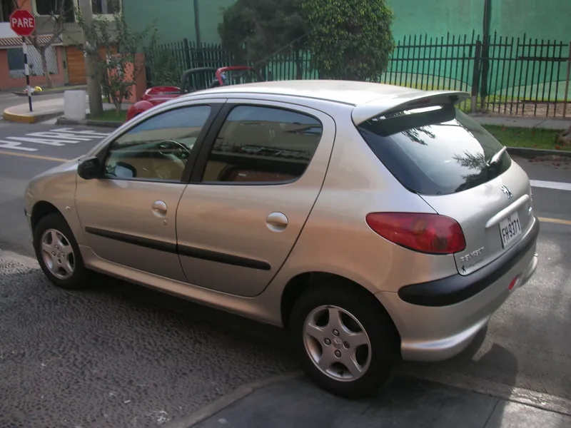 Peugeot 2007 photo - 9