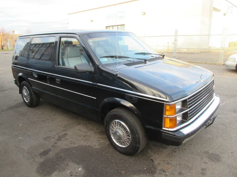 Plymouth voyager photo - 2