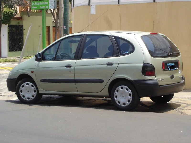 Renault 2000 photo - 9