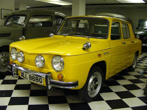 Renault 8s photo - 10