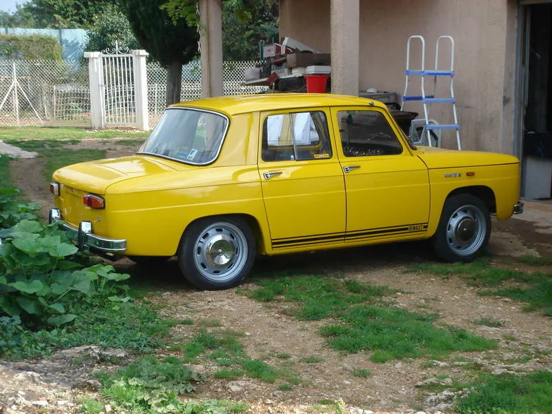 Renault 8s photo - 4