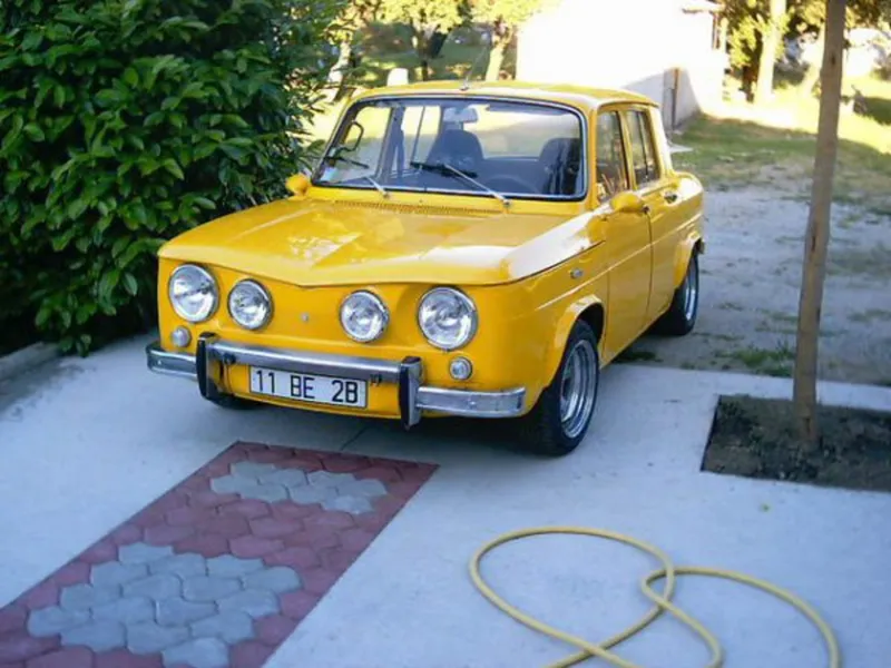 Renault 8s photo - 6