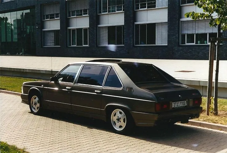 Tatra 613-4 photo - 7