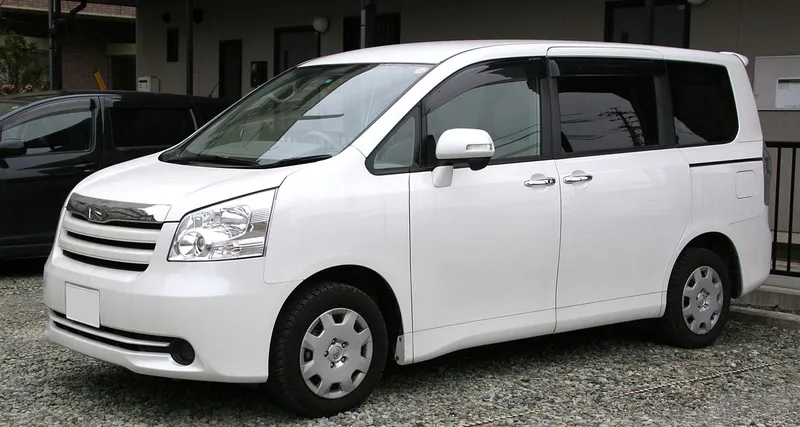 Toyota noah photo - 1