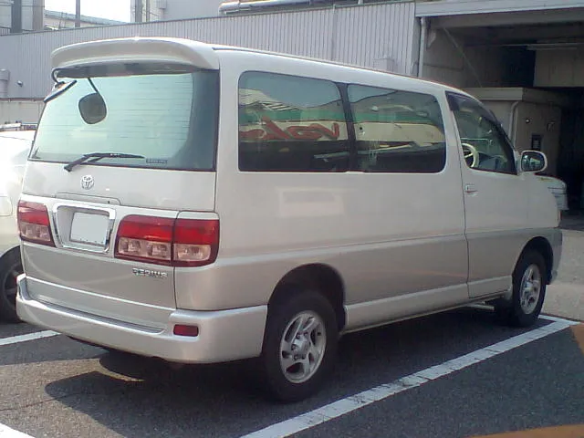 Toyota regius photo - 5