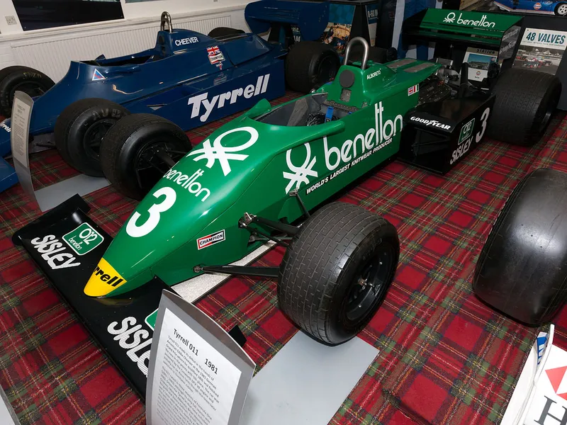 Tyrrell 011 photo - 7