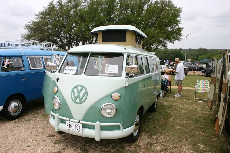 Volkswagen camper photo - 1