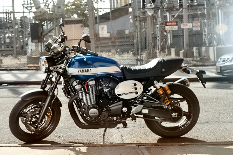 Yamaha xjr photo - 1